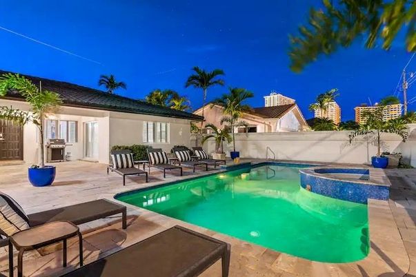Exterior, Pool