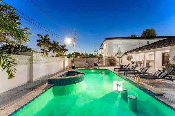 Exterior, Pool