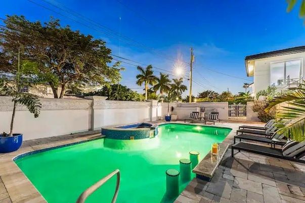 Exterior, Pool