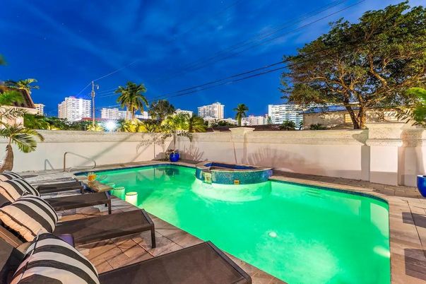 Exterior, Pool