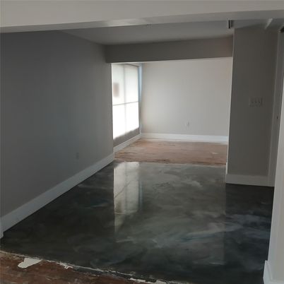 Empty room, Interior