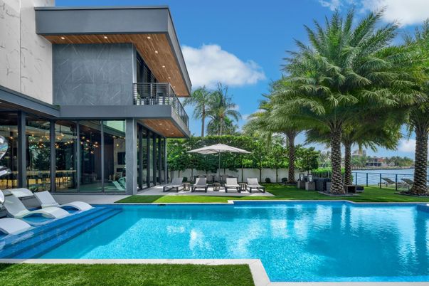 Exterior, Pool, Water