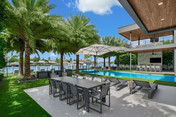 Exterior, Pool, Water