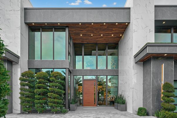 Exterior, Facade, Modern