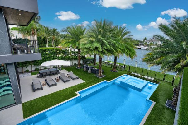 Exterior, Pool, Water