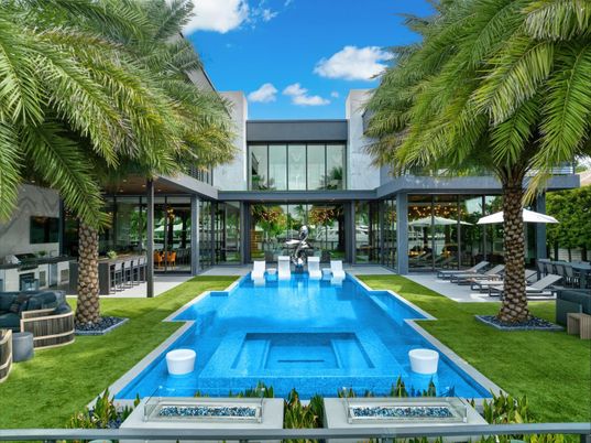Exterior, Pool