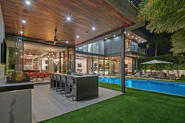 Exterior, Pool, Recessed Lighting