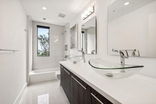 Bathroom, Dual Sink Vanities, Interior, Recessed Lighting