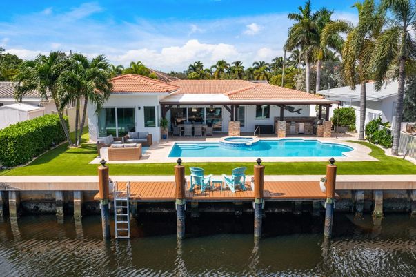 Exterior, Lake, Pool