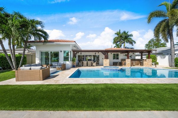 Exterior, Pool