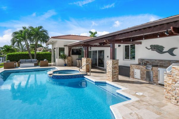 Exterior, Pool