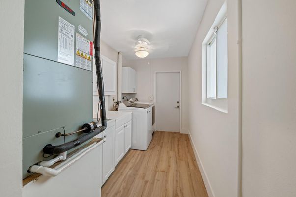 Interior, Washer, Wood Texture Flooring