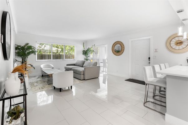 Dining room, Interior, Living room, Pendant Lights