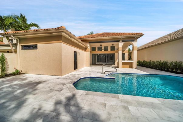 Exterior, Pool