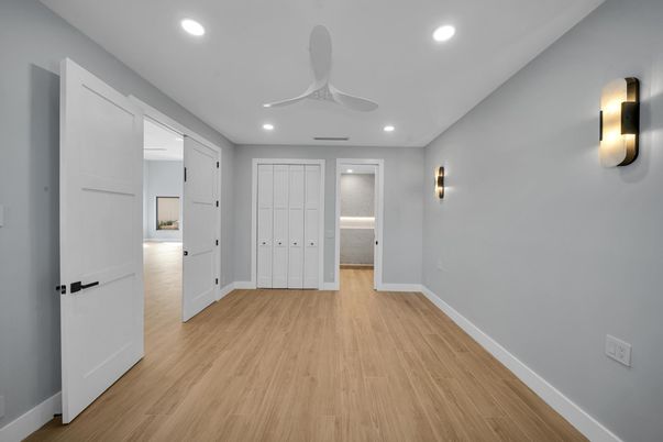 Empty room, Interior, Recessed Lighting, Wood Texture Flooring