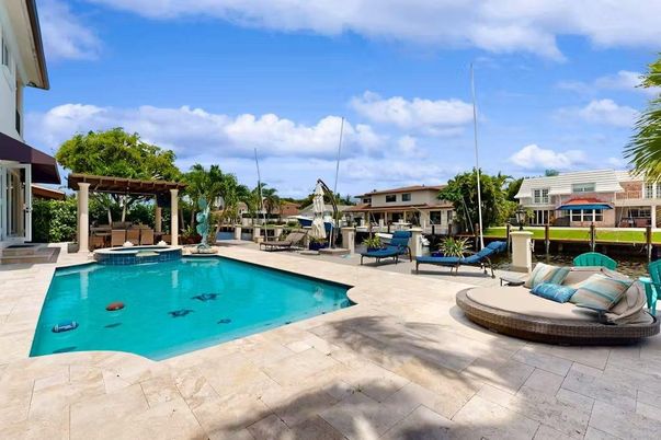 Exterior, Pool