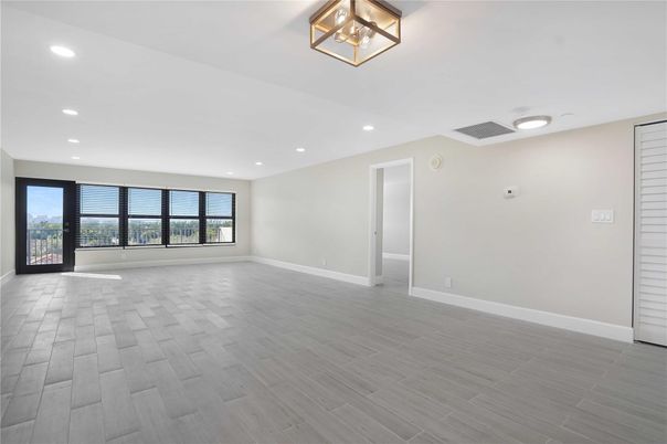 Empty room, Interior, Recessed Lighting, Wood Texture Flooring