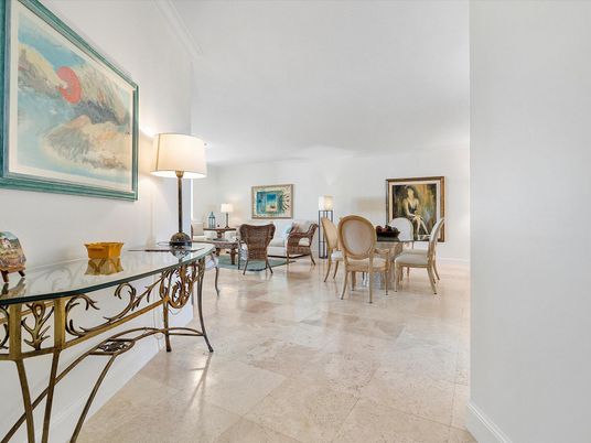 Dining room, Interior