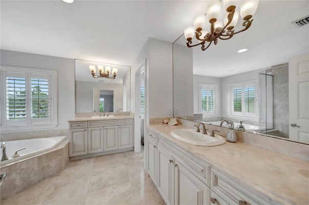 Bathroom, Dual Sink Vanities, Interior, Recessed Lighting