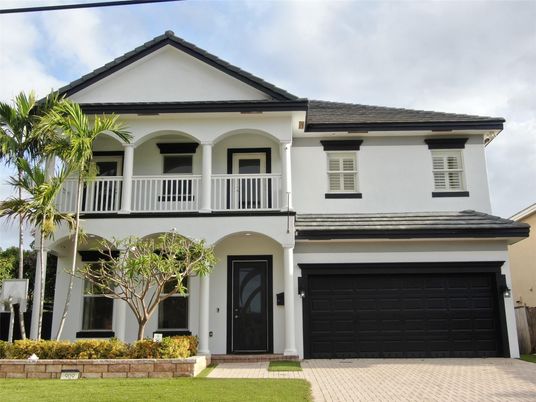 Attached, Exterior, Facade, Modern