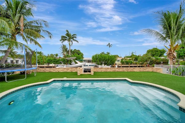 Exterior, Playground, Pool