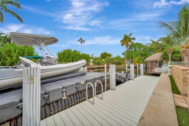 Exterior, Hot Tub