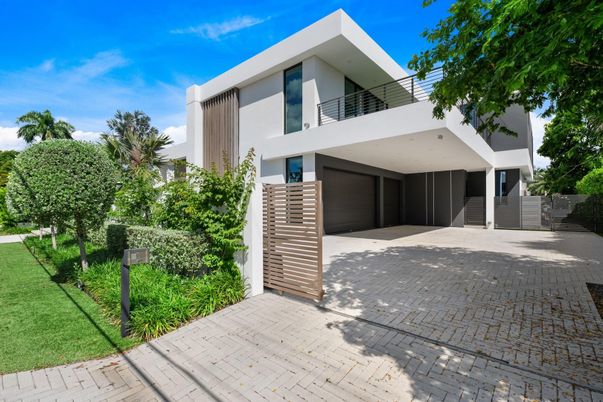Attached, Backyard, Exterior, Facade, Modern