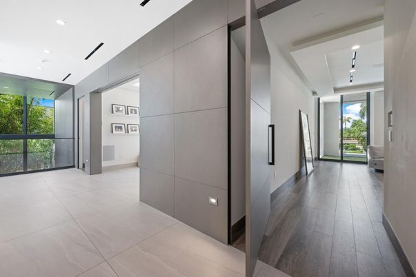 Interior, Recessed Lighting, Wood Texture Flooring