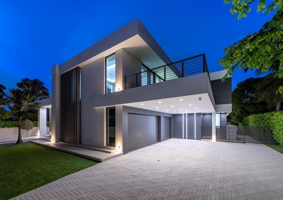Attached, Backyard, Exterior, Facade, Modern