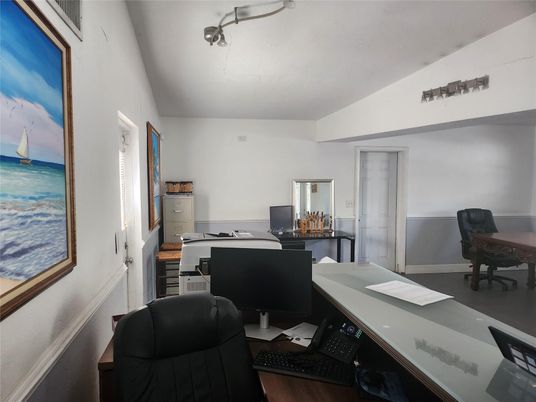 Home Office, Interior