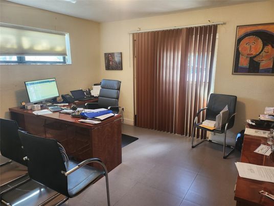 Home Office, Interior