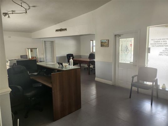 Home Office, Interior