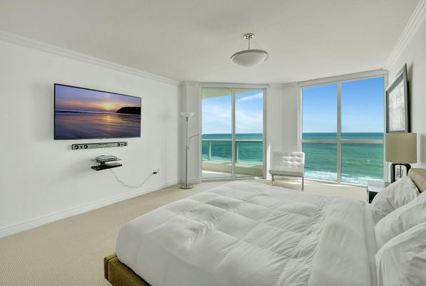 Bedroom, Interior, Water