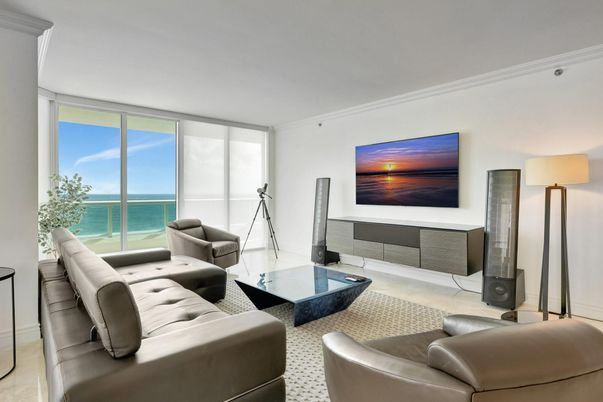 Interior, Living room, Water