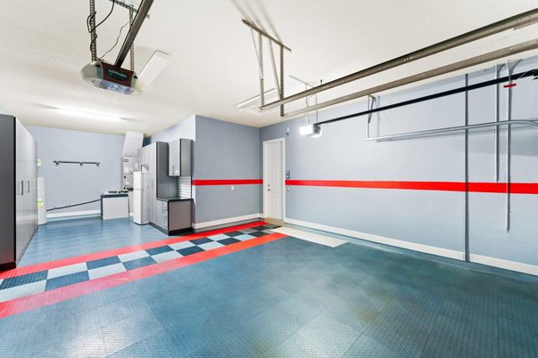 Garage, Interior