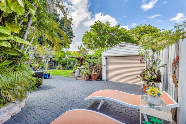 Detached Garage, Exterior