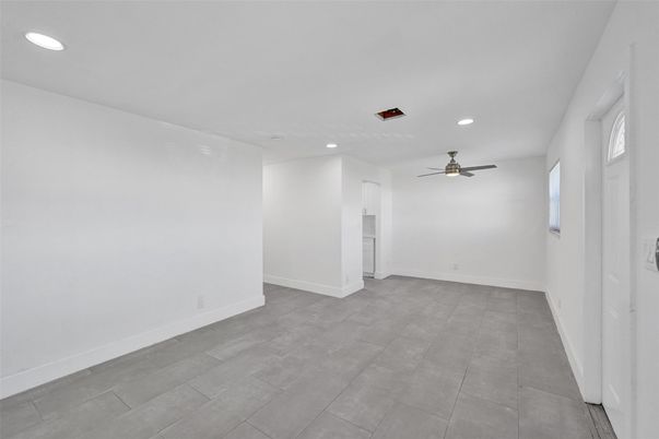 Empty room, Interior, Recessed Lighting