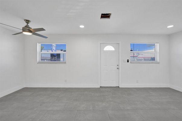 Empty room, Interior, Recessed Lighting