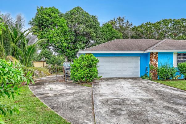 Detached Garage, Exterior
