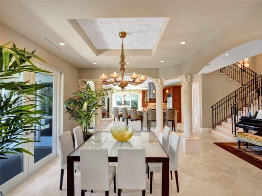 Chandelier, Dining room, Interior, Kitchen, Piano, Recessed Lighting