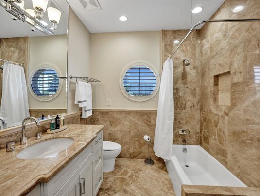 Bathroom, Interior, Recessed Lighting
