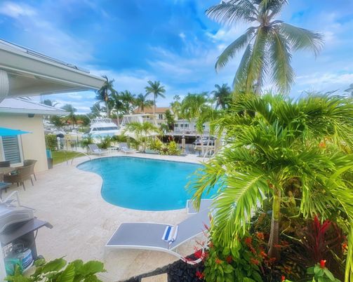 Exterior, Pool