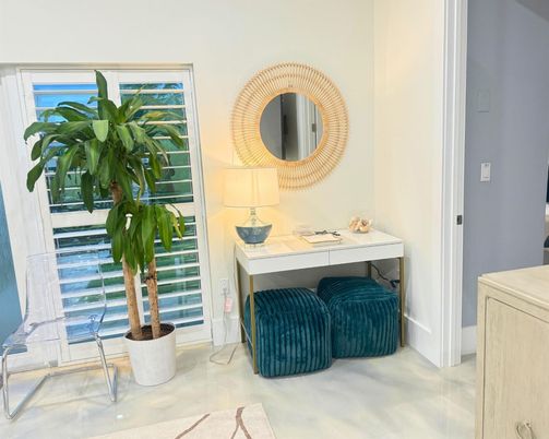 Home Office, Interior