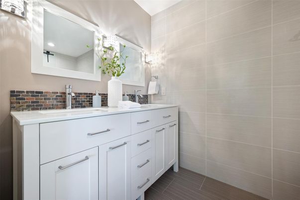 Bathroom, Dual Sink Vanities, Interior, Recessed Lighting