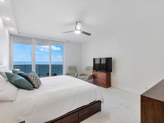 Bedroom, Interior, Marble, Recessed Lighting, Water