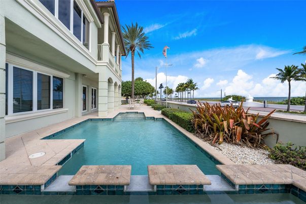 Exterior, Pool