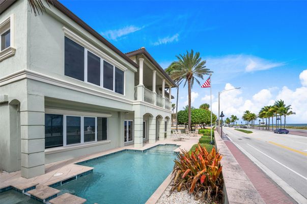 Exterior, Pool