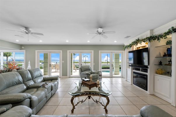 Fireplace, Interior, Living room, Recessed Lighting