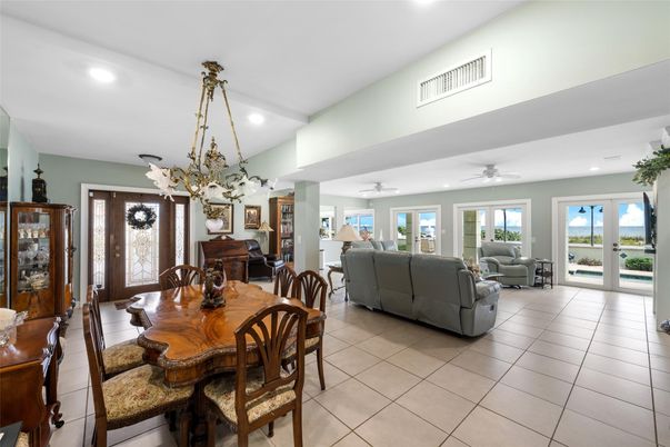Dining room, Interior, Living room, Pendant Lights, Piano, Recessed Lighting