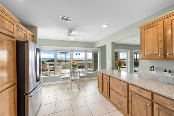 Dining room, Interior, Kitchen, Recessed Lighting